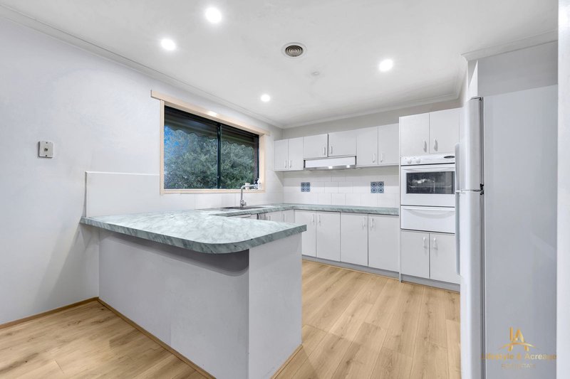 Photo - 5 Raffindale Crescent, Cranbourne West VIC 3977 - Image 7