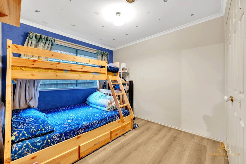 Photo - 5 Raffindale Crescent, Cranbourne West VIC 3977 - Image 13