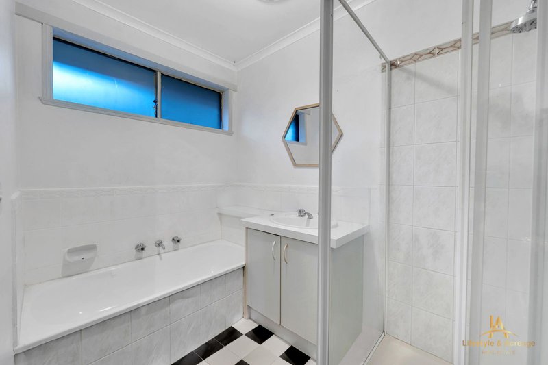 Photo - 5 Raffindale Crescent, Cranbourne West VIC 3977 - Image 15