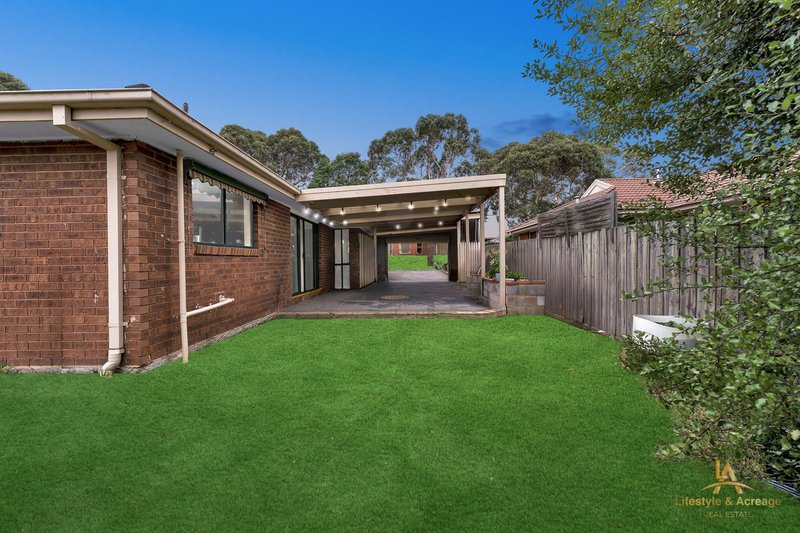 Photo - 5 Raffindale Crescent, Cranbourne West VIC 3977 - Image 18