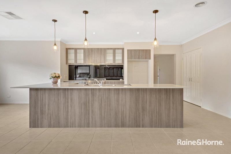 Photo - 5 Rammer Way, Cranbourne East VIC 3977 - Image 6