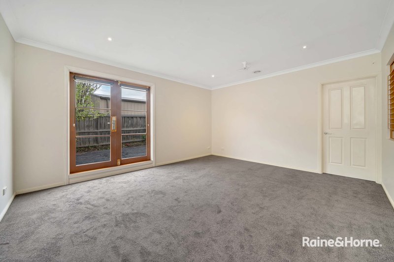 Photo - 5 Rammer Way, Cranbourne East VIC 3977 - Image 9