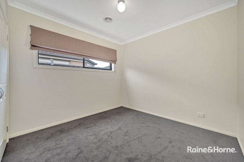 Photo - 5 Rammer Way, Cranbourne East VIC 3977 - Image 10