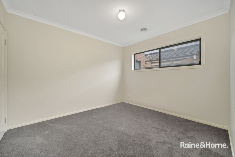 Photo - 5 Rammer Way, Cranbourne East VIC 3977 - Image 11