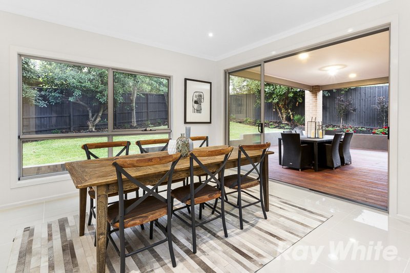 Photo - 5 Randall Court, Mount Waverley VIC 3149 - Image 3