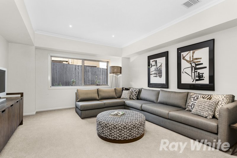 Photo - 5 Randall Court, Mount Waverley VIC 3149 - Image 8