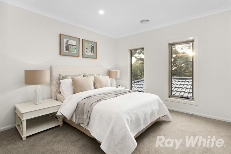 Photo - 5 Randall Court, Mount Waverley VIC 3149 - Image 13