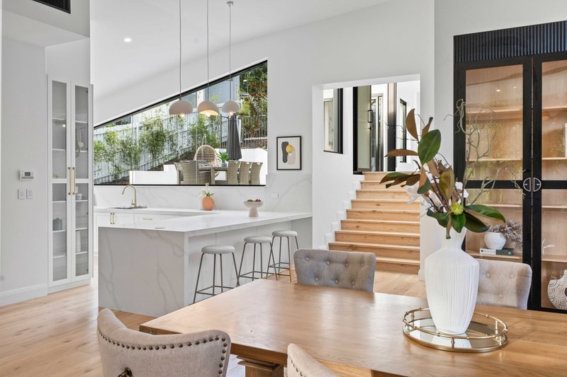 Photo - 5 Raphael Drive, Hornsby Heights NSW 2077 - Image 5