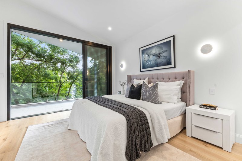 Photo - 5 Raphael Drive, Hornsby Heights NSW 2077 - Image 6