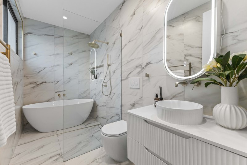 Photo - 5 Raphael Drive, Hornsby Heights NSW 2077 - Image 7