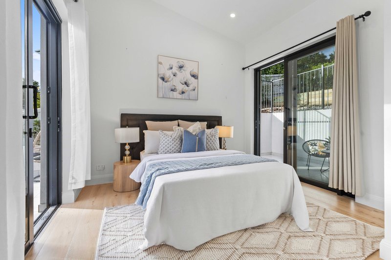 Photo - 5 Raphael Drive, Hornsby Heights NSW 2077 - Image 9