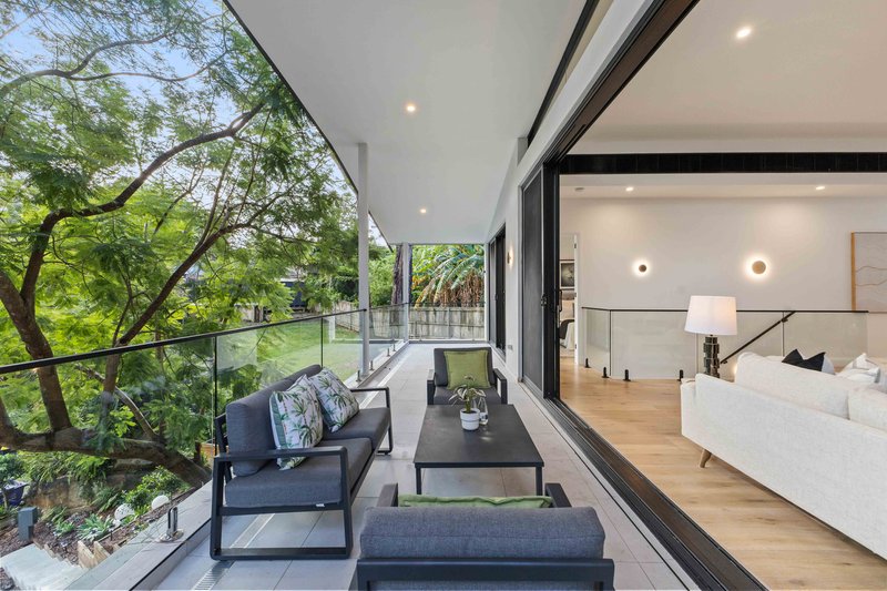 Photo - 5 Raphael Drive, Hornsby Heights NSW 2077 - Image 11