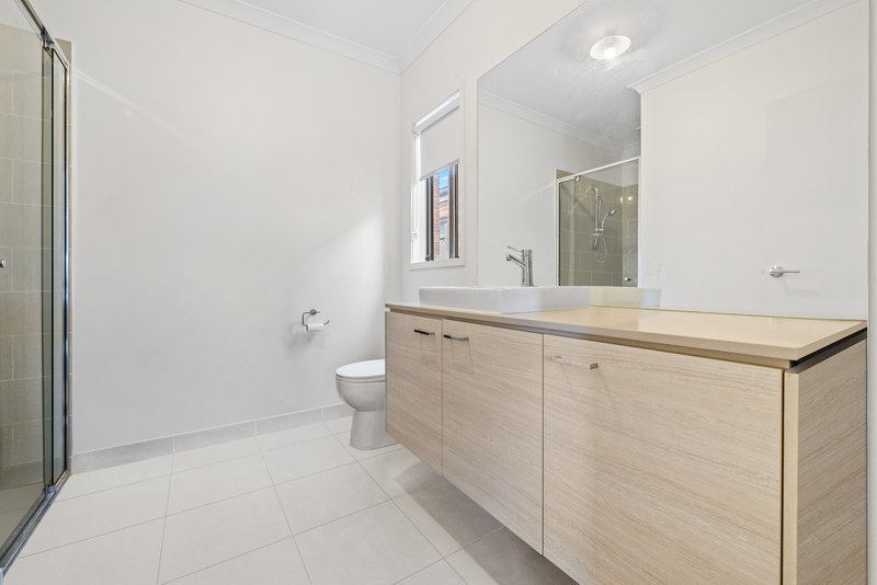 Photo - 5 Rathdowne Road, Werribee VIC 3030 - Image 4