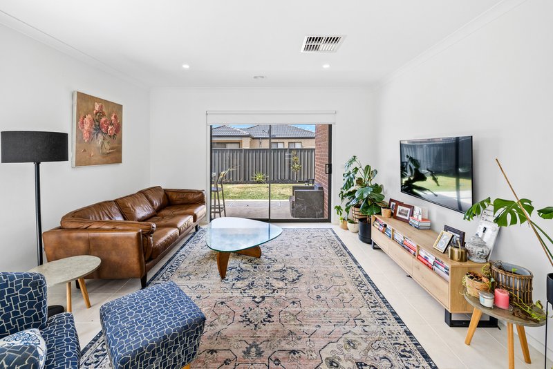 Photo - 5 Rathdowne Road, Werribee VIC 3030 - Image 8