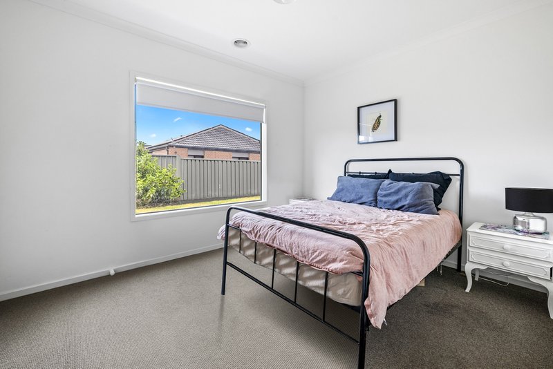 Photo - 5 Rathdowne Road, Werribee VIC 3030 - Image 12