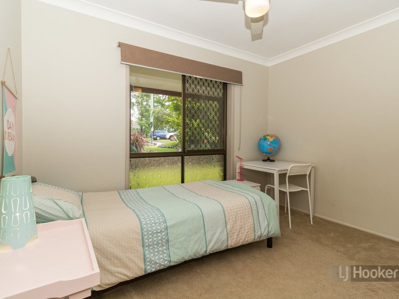 Photo - 5 Rayners Place, Boronia Heights QLD 4124 - Image 8