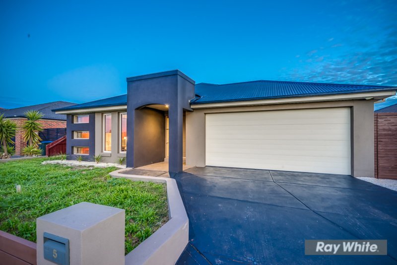 Photo - 5 Rebecca Promenade, Tarneit VIC 3029 - Image 2