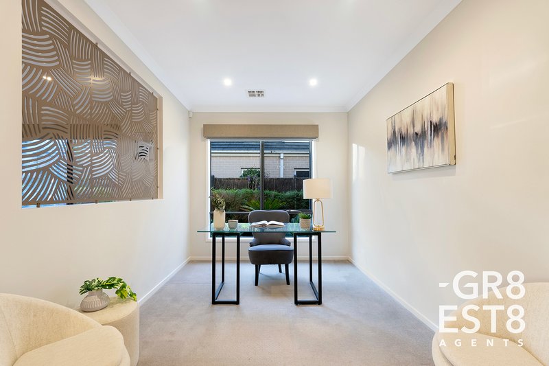 Photo - 5 Red Maple Drive, Cranbourne West VIC 3977 - Image 3