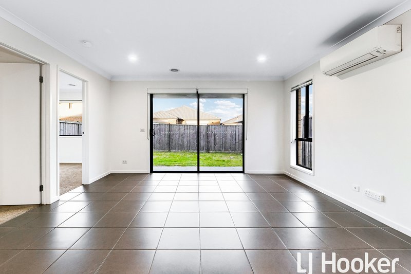 Photo - 5 Redding Street, Cranbourne East VIC 3977 - Image 10