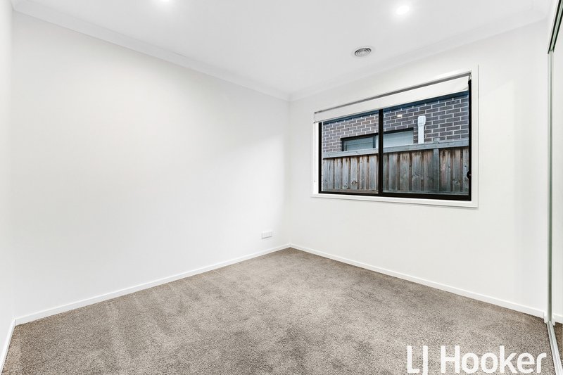 Photo - 5 Redding Street, Cranbourne East VIC 3977 - Image 14