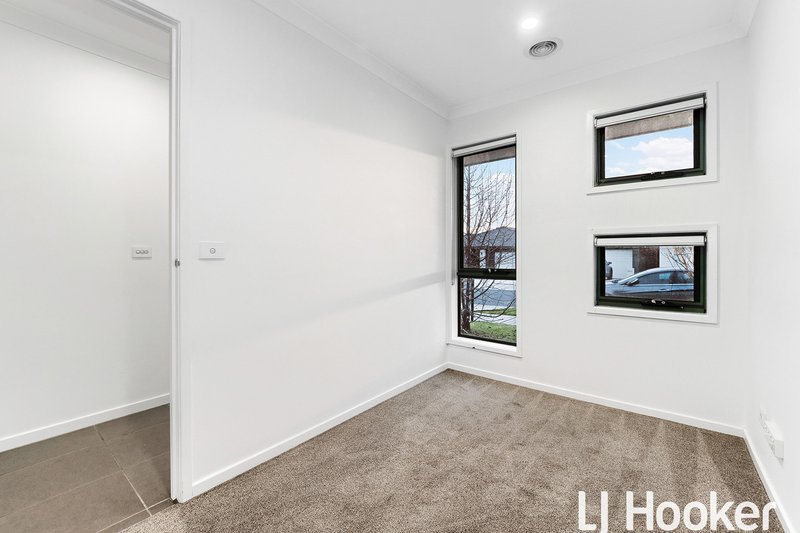 Photo - 5 Redding Street, Cranbourne East VIC 3977 - Image 16