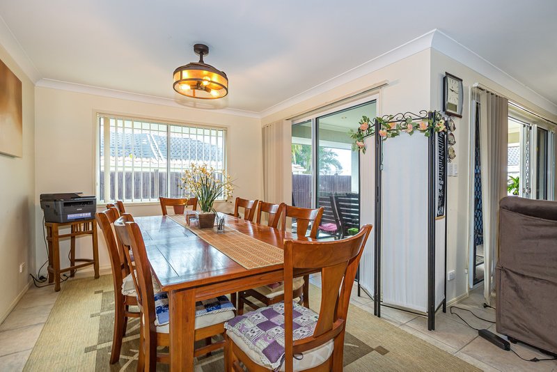 Photo - 5 Reeders Street, Sandstone Point QLD 4511 - Image 7