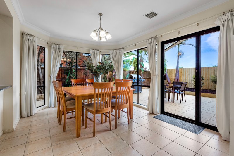 Photo - 5 Reef Court, Aspendale Gardens VIC 3195 - Image 8