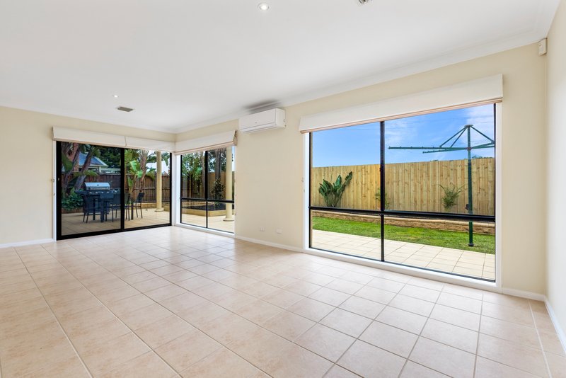 Photo - 5 Reef Court, Aspendale Gardens VIC 3195 - Image 9