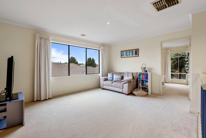 Photo - 5 Reef Court, Aspendale Gardens VIC 3195 - Image 11