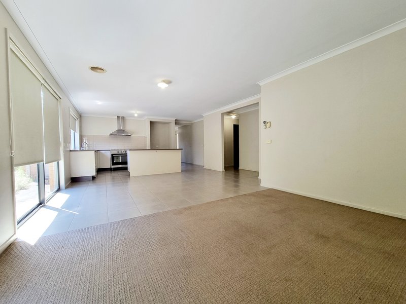 Photo - 5 Reefside Way, Point Cook VIC 3030 - Image 4