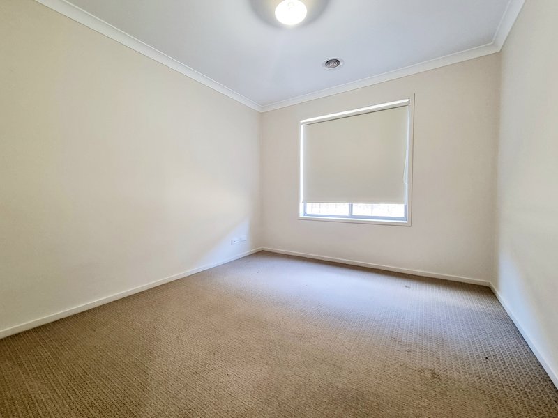 Photo - 5 Reefside Way, Point Cook VIC 3030 - Image 7
