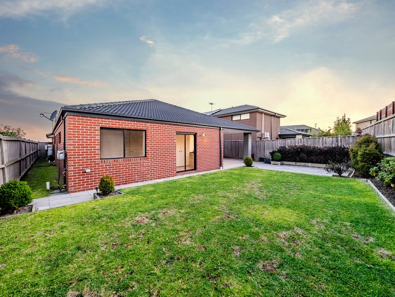 Photo - 5 Reflections Boulevard, Clyde North VIC 3978 - Image 25