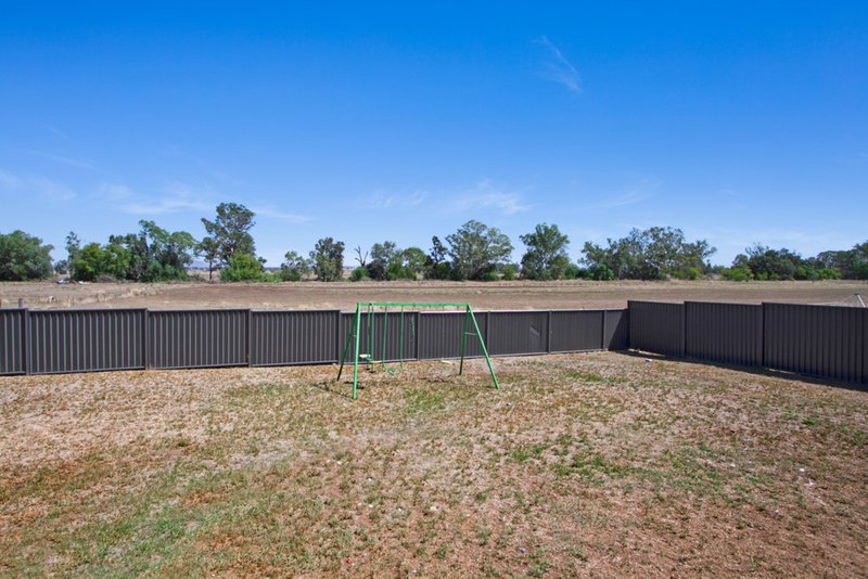 Photo - 5 Regal Park Drive, Tamworth NSW 2340 - Image 9