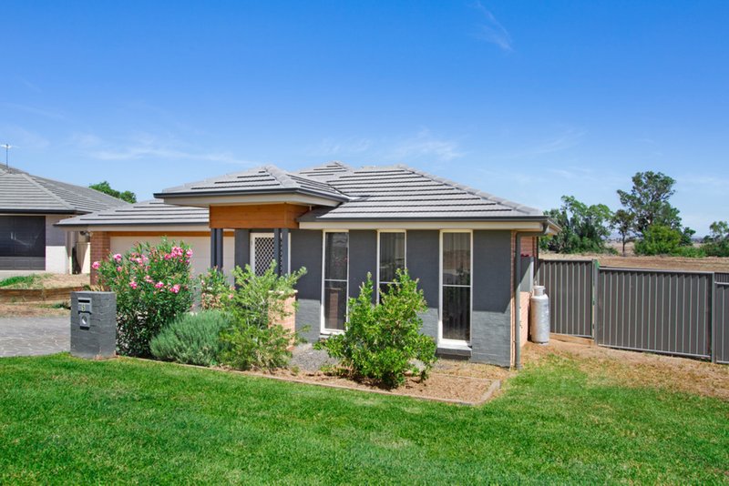 Photo - 5 Regal Park Drive, Tamworth NSW 2340 - Image 10