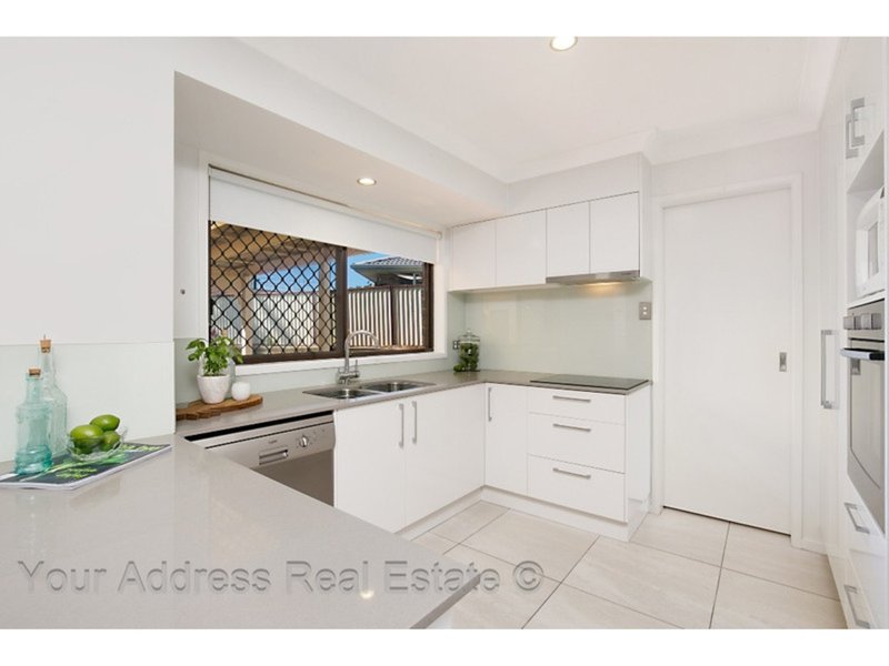 Photo - 5 Regency Drive, Regents Park QLD 4118 - Image 2