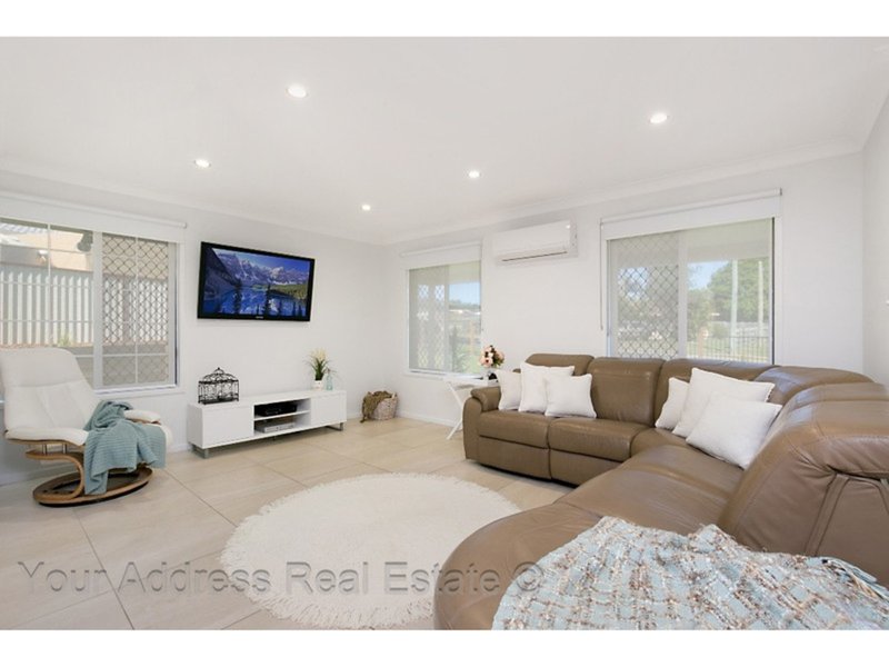 Photo - 5 Regency Drive, Regents Park QLD 4118 - Image 4