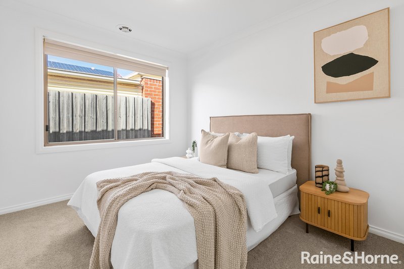 Photo - 5 Regency Road, Roxburgh Park VIC 3064 - Image 11