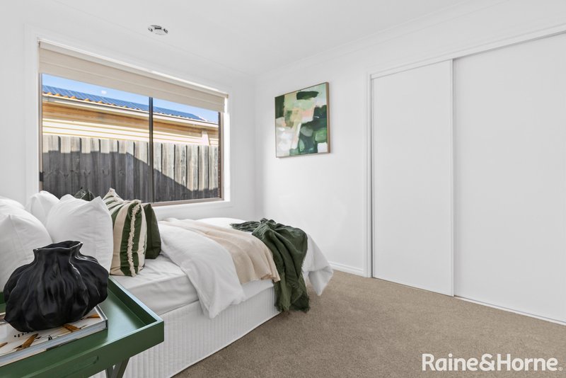 Photo - 5 Regency Road, Roxburgh Park VIC 3064 - Image 12