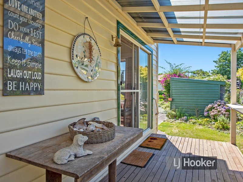 Photo - 5 Reid Street, Wynyard TAS 7325 - Image 5