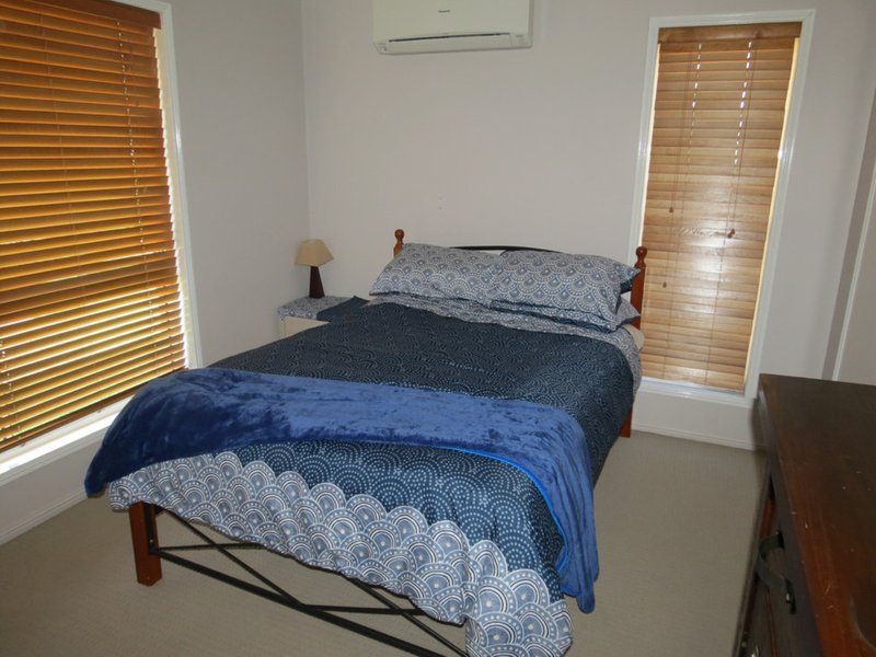 Photo - 5 Reo Place, Emerald QLD 4720 - Image 10