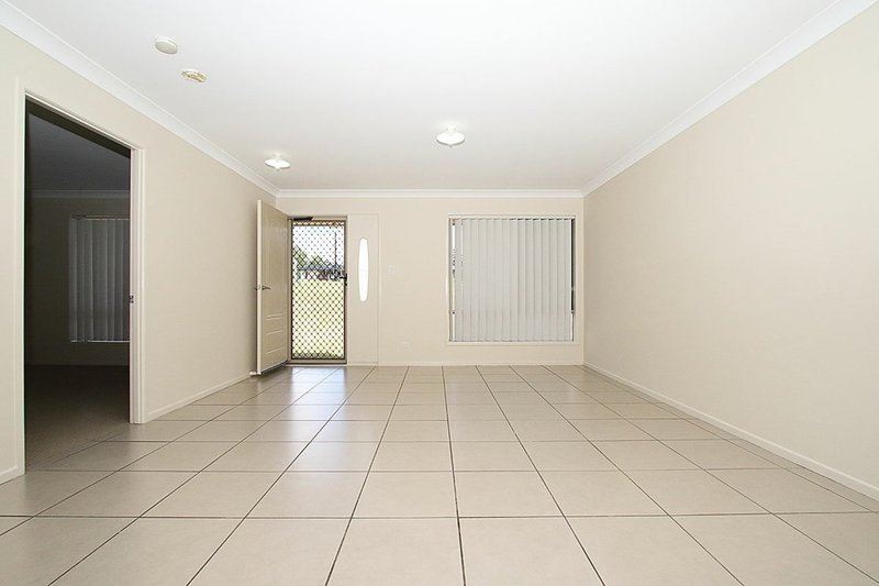 Photo - 5 Riley Court, Kensington Grove QLD 4341 - Image 9