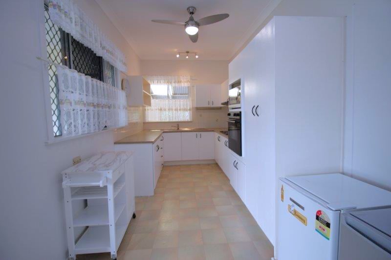 Photo - 5 Riley Street, Urangan QLD 4655 - Image 2