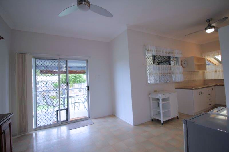 Photo - 5 Riley Street, Urangan QLD 4655 - Image 4