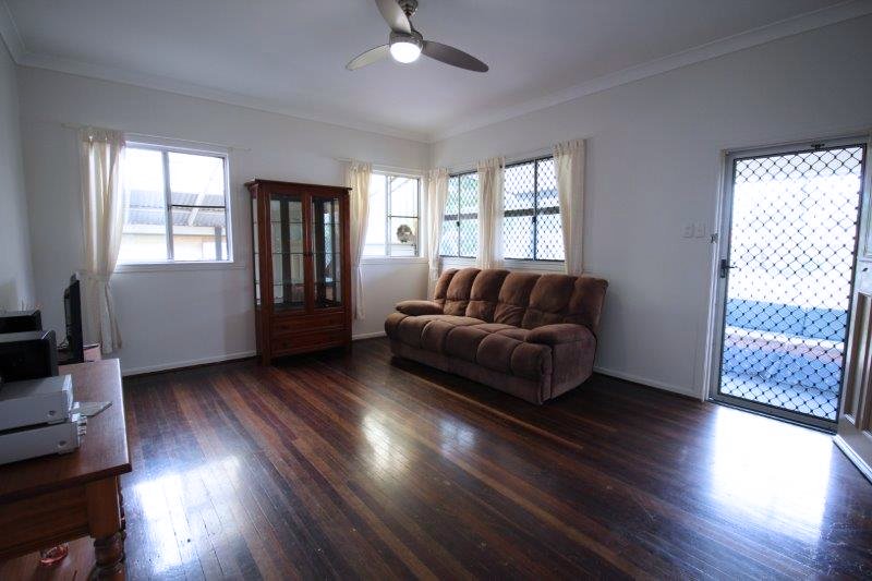 Photo - 5 Riley Street, Urangan QLD 4655 - Image 6