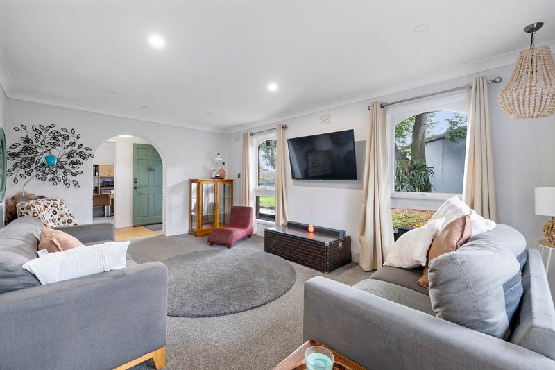 Photo - 5 Rimfire Crescent, Cranbourne VIC 3977 - Image 2