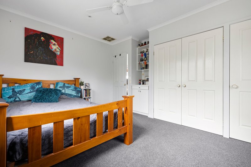 Photo - 5 Rimfire Crescent, Cranbourne VIC 3977 - Image 10