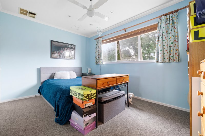 Photo - 5 Rimfire Crescent, Cranbourne VIC 3977 - Image 16