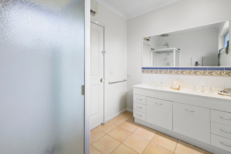 Photo - 5 Rimfire Crescent, Cranbourne VIC 3977 - Image 18