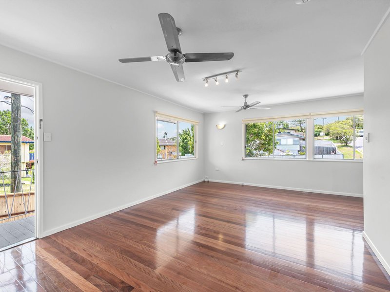 Photo - 5 Risdon Street, Chermside West QLD 4032 - Image 3