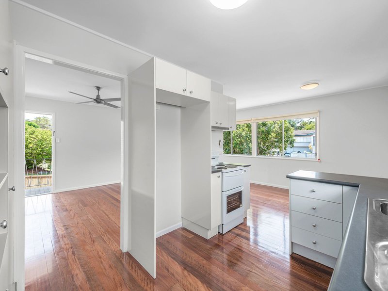 Photo - 5 Risdon Street, Chermside West QLD 4032 - Image 5